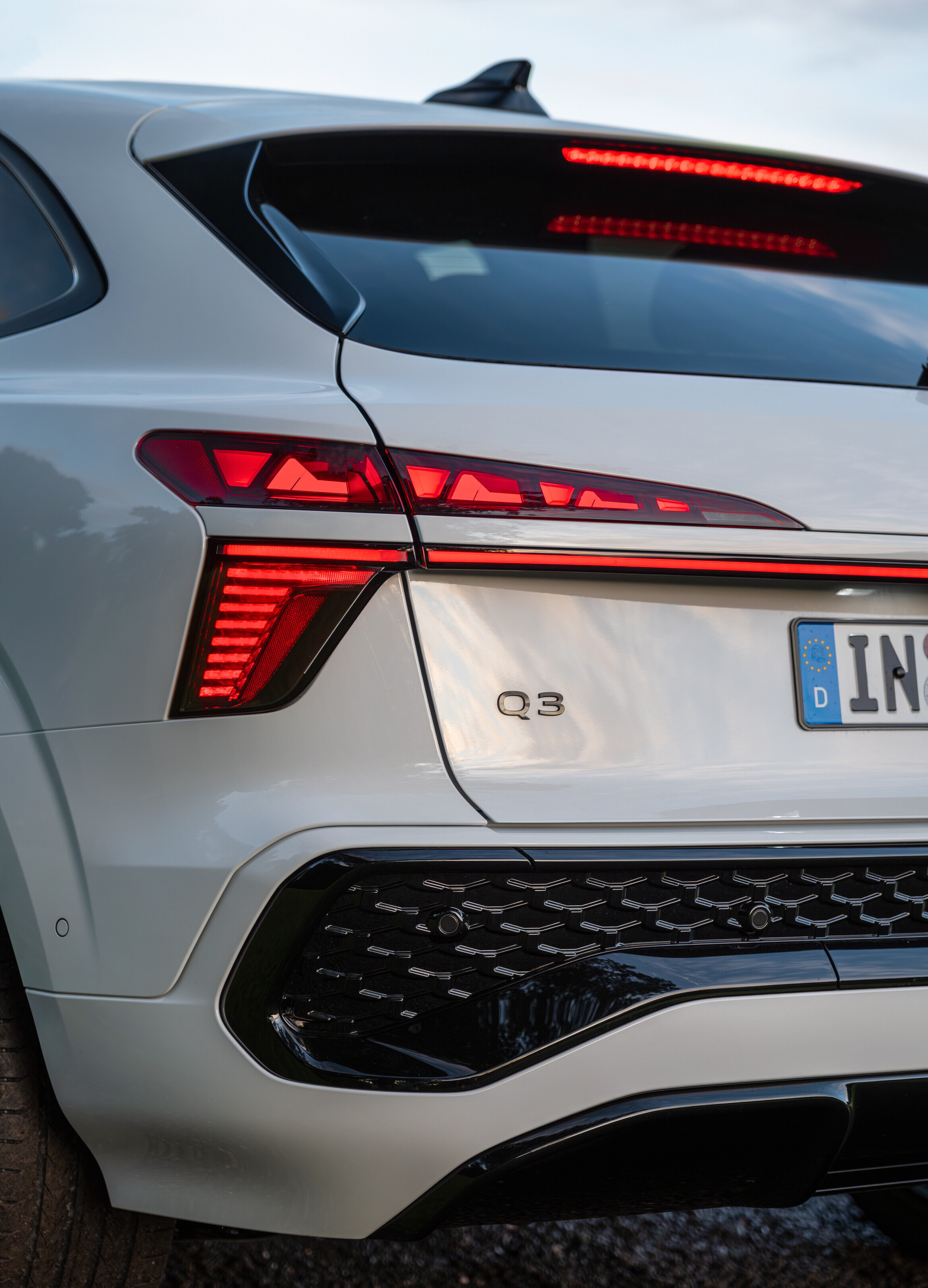 Trešās paaudzes Audi Q3 tagad iespējams pasūtīt arī Latvijā: jauns komforta un tehnoloģiju standarts kompaktauto klasē