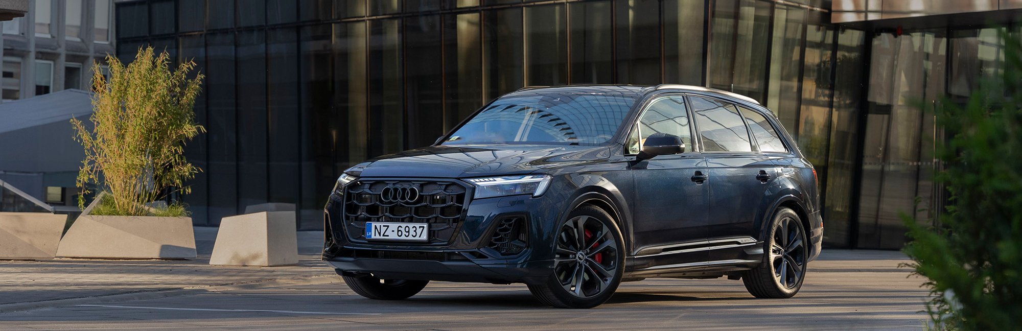 Latvijā pieejams jaunais Audi Q7 plug-in hibrīds