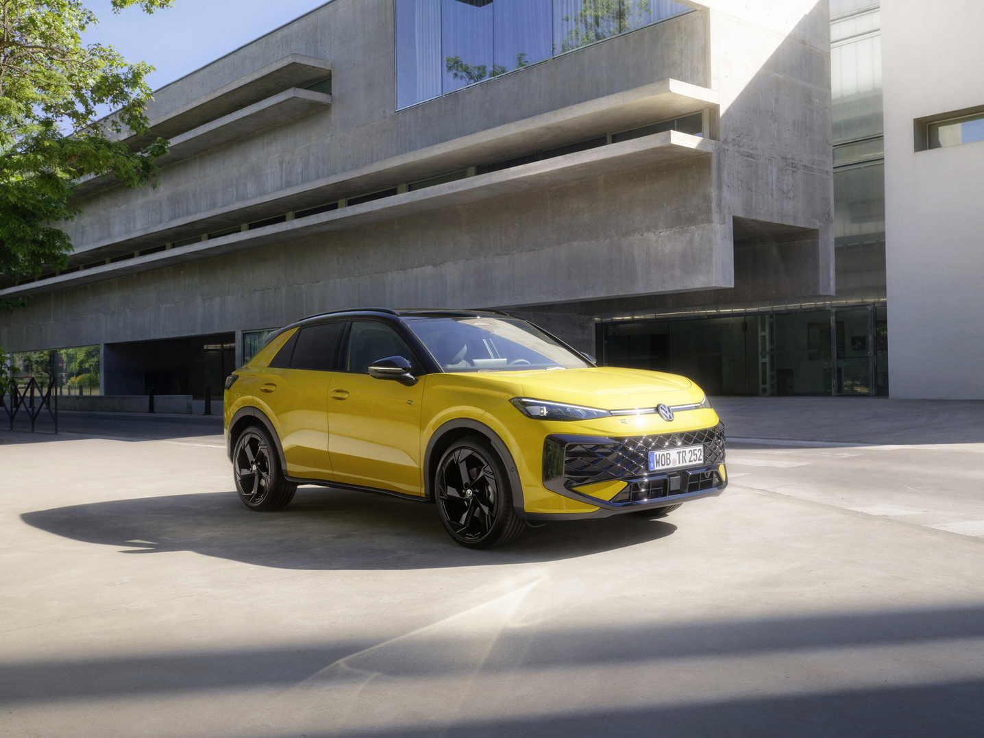 Stilīgākais pilsētas SUV – jaunais Volkswagen T-Roc jau pieejams pasūtījumiem Latvijā