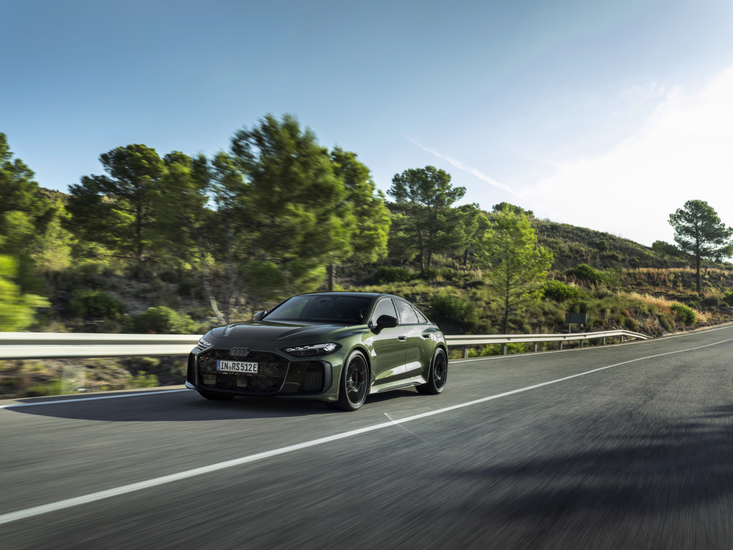 Tumši zaļš Audi RS 5